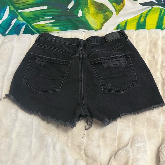 American Eagle Sz 2 Black Distressed High Rise Beach Concert Summer Mom Shorts - Picture 3 of 12
